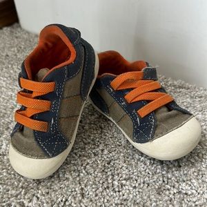 Stride Rite baby boy size 5W Velcro shoes